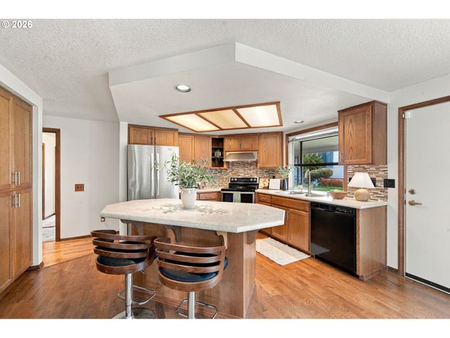 2204 Ne 158TH Ave, Portland, OR 97230