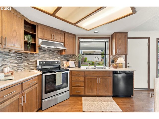 2204 Ne 158TH Ave, Portland, OR 97230