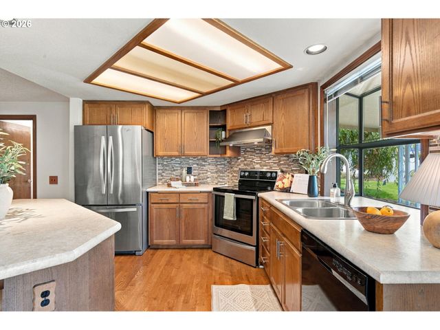 2204 Ne 158TH Ave, Portland, OR 97230