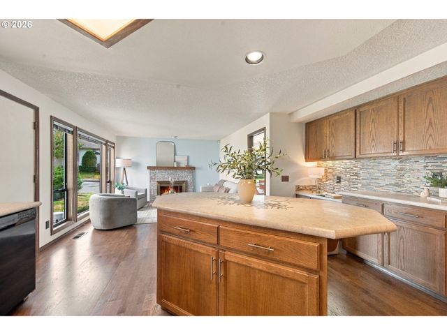 2204 Ne 158TH Ave, Portland, OR 97230