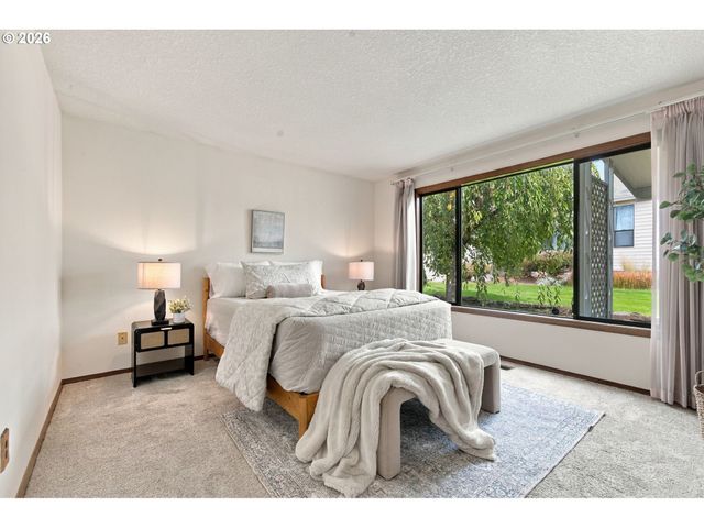 2204 Ne 158TH Ave, Portland, OR 97230