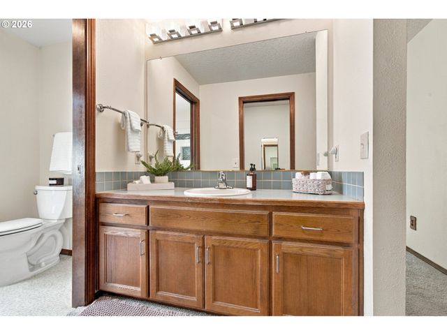 2204 Ne 158TH Ave, Portland, OR 97230