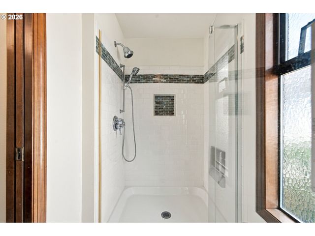 2204 Ne 158TH Ave, Portland, OR 97230