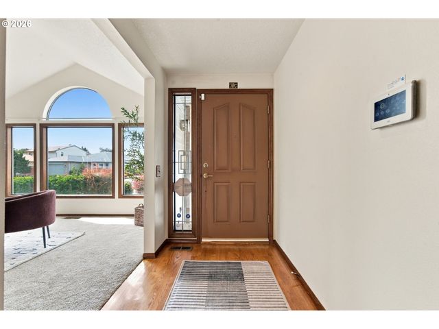 2204 Ne 158TH Ave, Portland, OR 97230