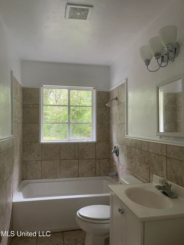 2938 Oak Forest Drive, Jackson, MS 39212