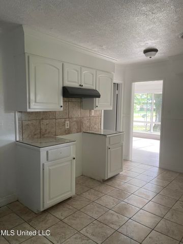 2938 Oak Forest Drive, Jackson, MS 39212