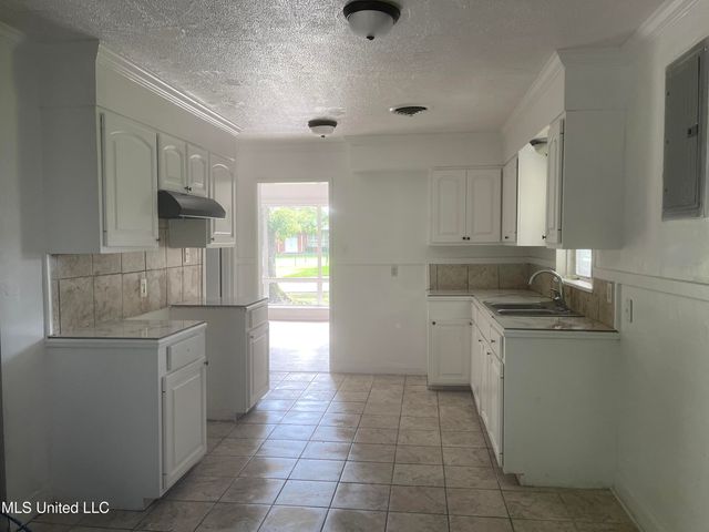 2938 Oak Forest Drive, Jackson, MS 39212