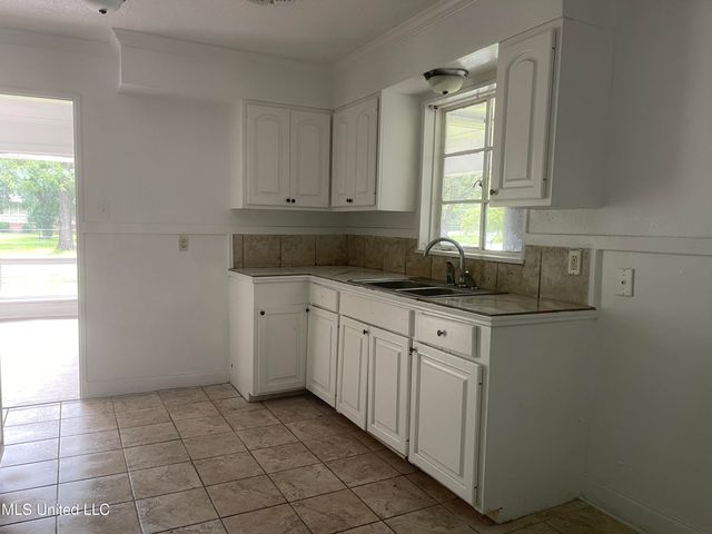 2938 Oak Forest Drive, Jackson, MS 39212