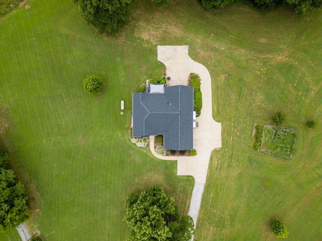 2711 Ernest Hawkins Rd, Columbia, TN 38401