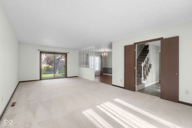 3525 River Rd Drive, Columbus, IN 47203