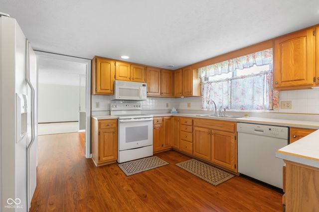 3525 River Rd Drive, Columbus, IN 47203