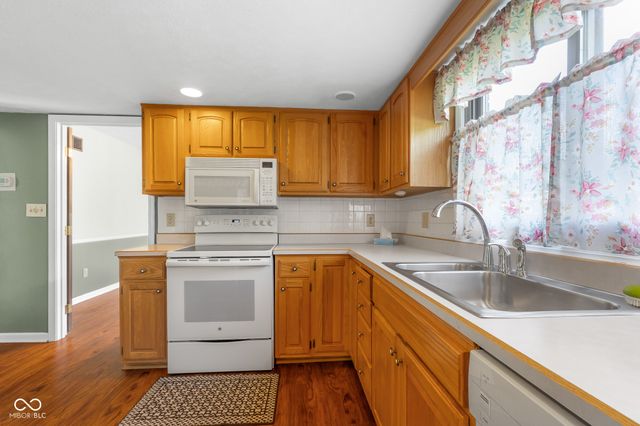 3525 River Rd Drive, Columbus, IN 47203