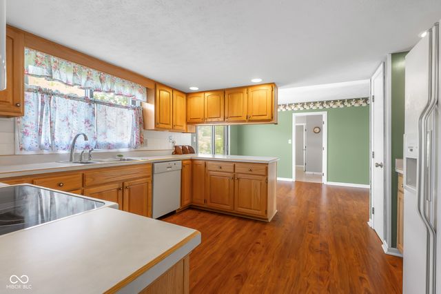 3525 River Rd Drive, Columbus, IN 47203
