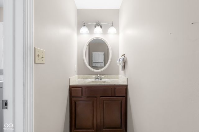 3525 River Rd Drive, Columbus, IN 47203