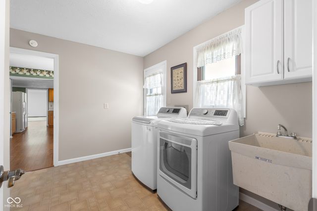 3525 River Rd Drive, Columbus, IN 47203