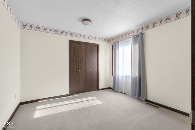 3525 River Rd Drive, Columbus, IN 47203