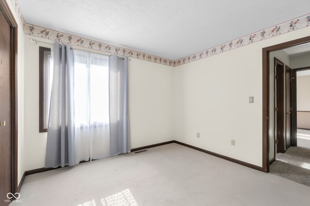 3525 River Rd Drive, Columbus, IN 47203