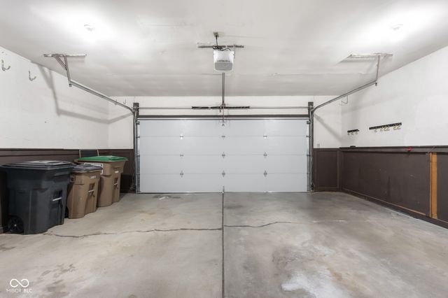3525 River Rd Drive, Columbus, IN 47203