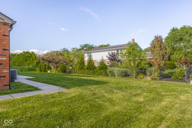 3525 River Rd Drive, Columbus, IN 47203