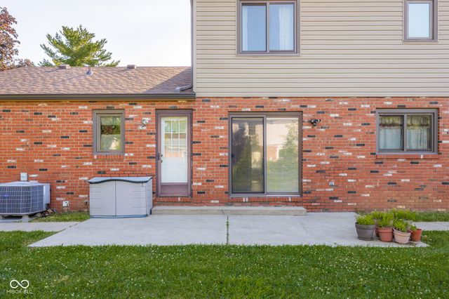 3525 River Rd Drive, Columbus, IN 47203