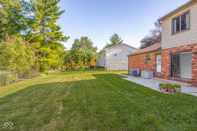 3525 River Rd Drive, Columbus, IN 47203