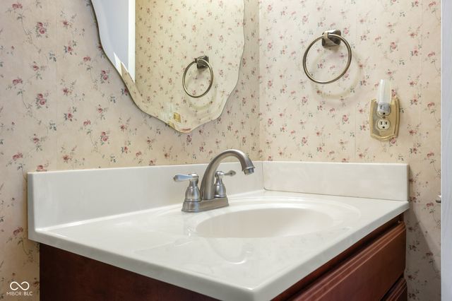 3525 River Rd Drive, Columbus, IN 47203