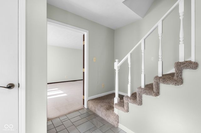 3525 River Rd Drive, Columbus, IN 47203