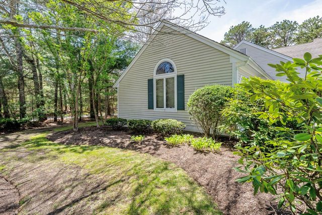 12 Kettle Lane, Mashpee, MA 02649