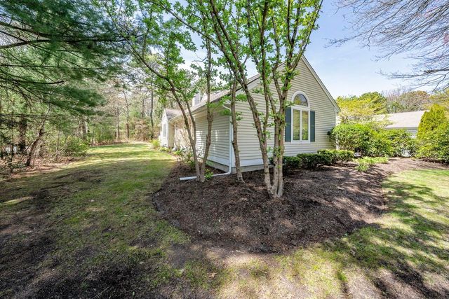 12 Kettle Lane, Mashpee, MA 02649