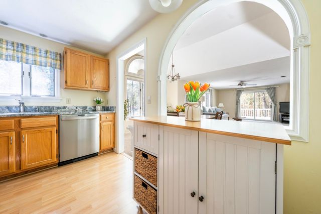 12 Kettle Lane, Mashpee, MA 02649