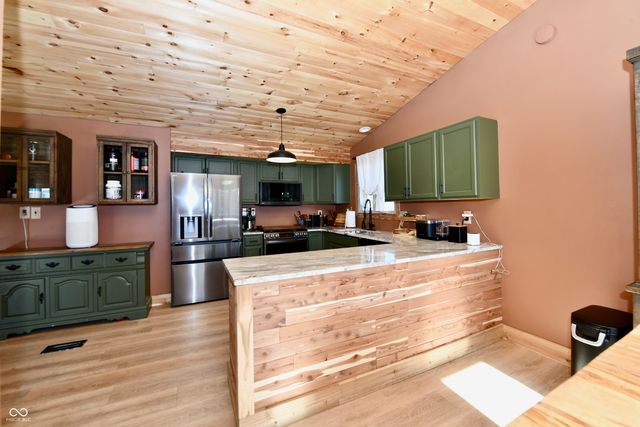 47 E 700 N, Whiteland, IN 46184