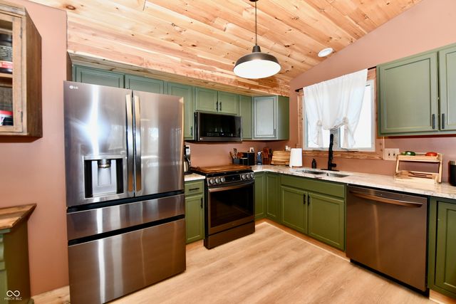 47 E 700 N, Whiteland, IN 46184