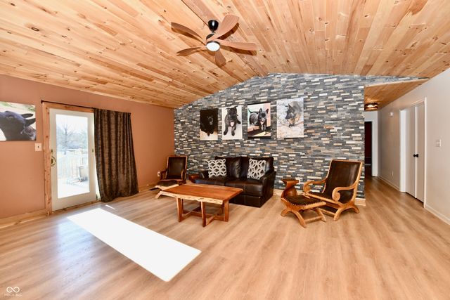 47 E 700 N, Whiteland, IN 46184