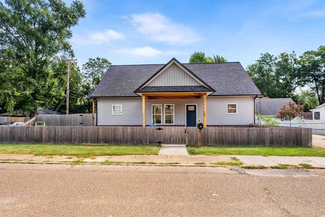 212 TIPTON ST, Covington, TN 38019