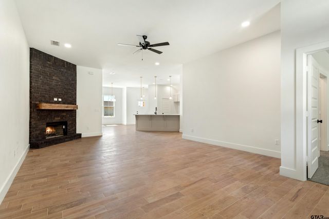 16430 Crossing Circle, Lindale, TX 75771