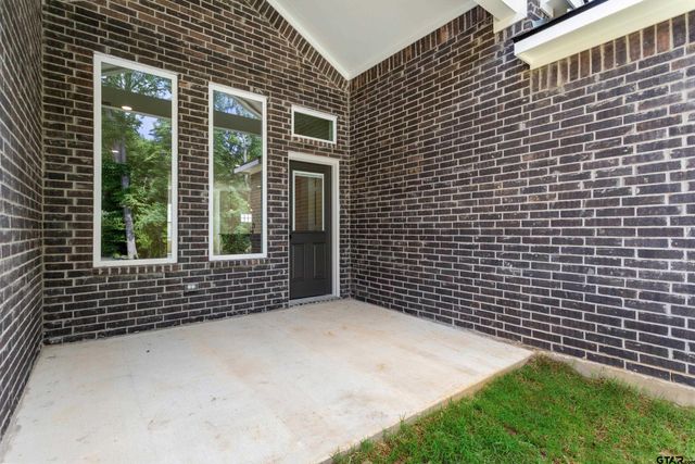16430 Crossing Circle, Lindale, TX 75771