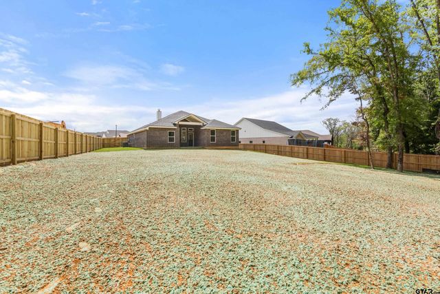 16430 Crossing Circle, Lindale, TX 75771