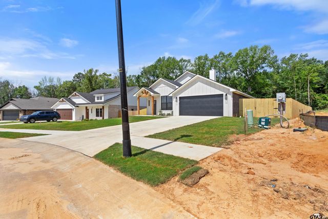 16430 Crossing Circle, Lindale, TX 75771
