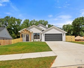 16430 Crossing Circle, Lindale, TX 75771