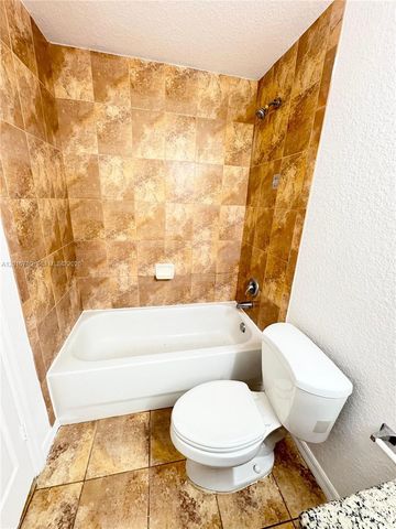 1984 NE 5th St 203, Boynton Beach, FL 33435