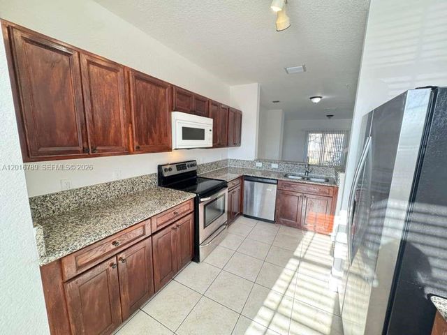 1984 NE 5th St 203, Boynton Beach, FL 33435