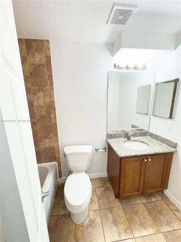 1984 NE 5th St 203, Boynton Beach, FL 33435