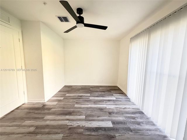 1984 NE 5th St 203, Boynton Beach, FL 33435