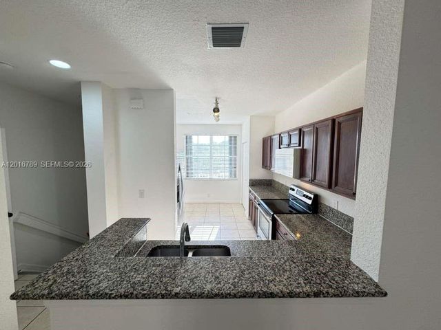 1984 NE 5th St 203, Boynton Beach, FL 33435
