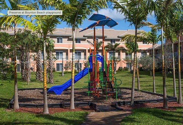 1984 NE 5th St 203, Boynton Beach, FL 33435