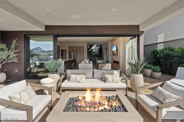 40 Heron Harbour Drive, Henderson, NV 89011