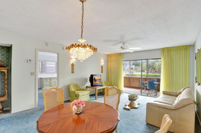 4000 NW 44th Avenue 113, Lauderdale Lakes, FL 33319