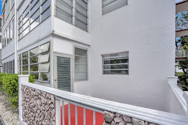 4000 NW 44th Avenue 113, Lauderdale Lakes, FL 33319