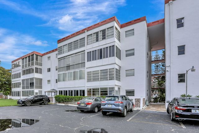 4000 NW 44th Avenue 113, Lauderdale Lakes, FL 33319