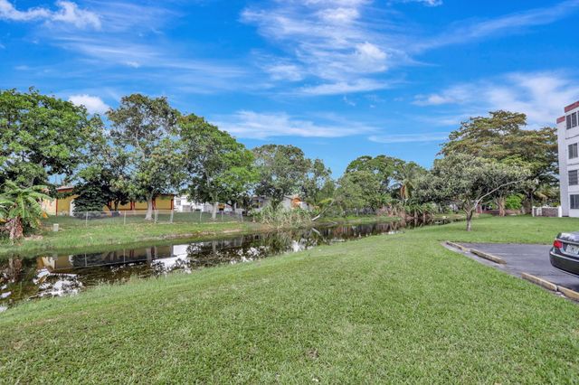4000 NW 44th Avenue 113, Lauderdale Lakes, FL 33319